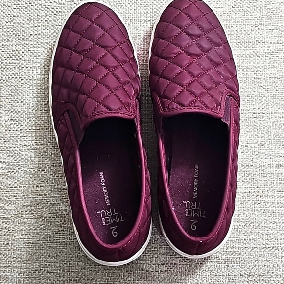 Time and Tru Shoes - Time And Tru Memory Foam Slip On Burgundy size 9
